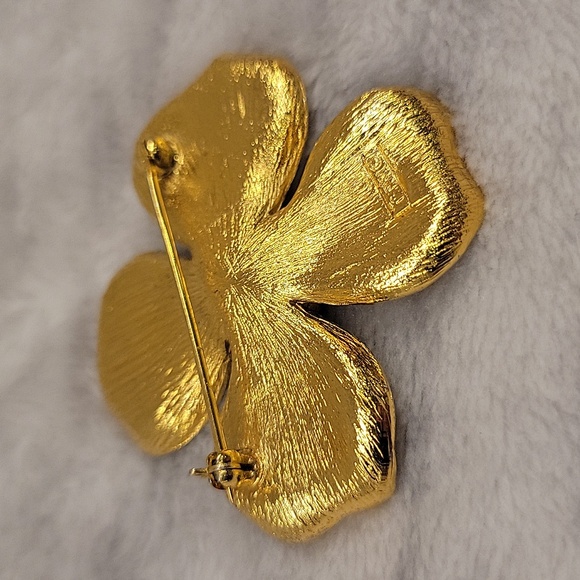 Crown Trifari Dogwood Flower Goltone Brooch - Picture 5 of 5